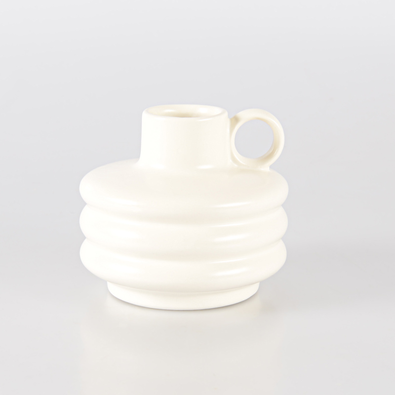 Vase avec anse en céramique blanc