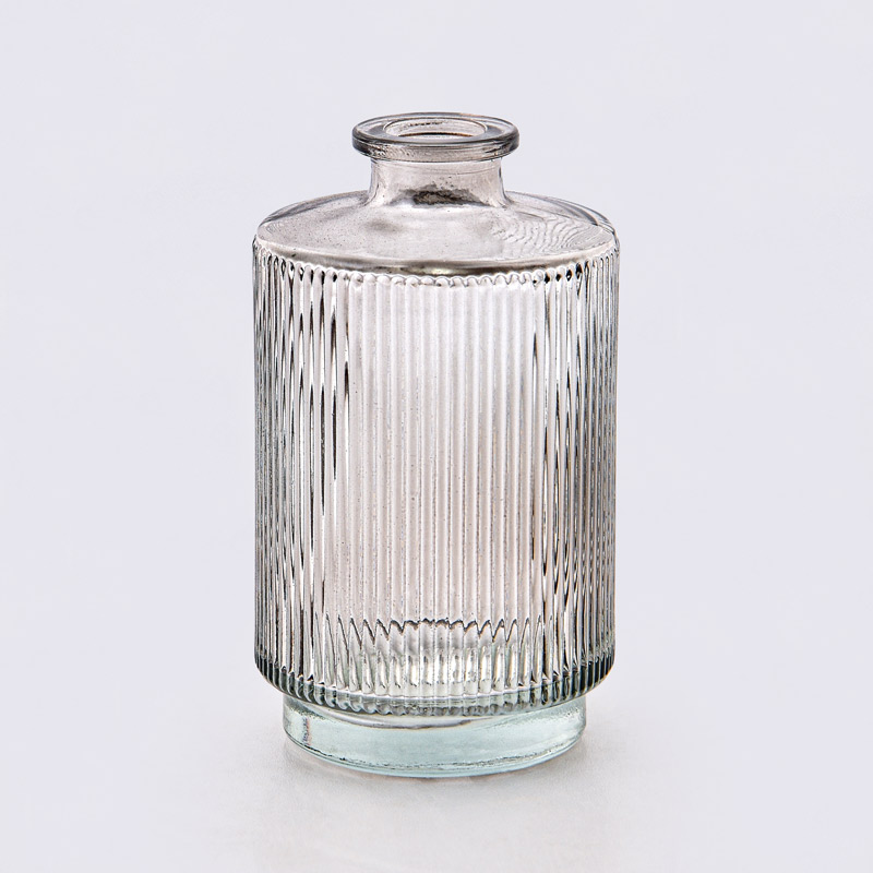 Petit vase strié marron