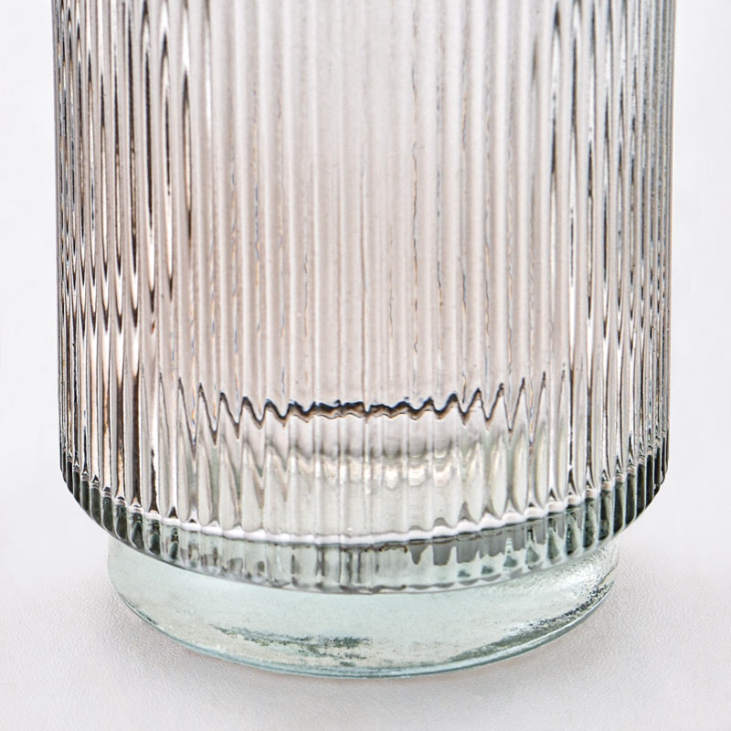 Petit vase strié marron