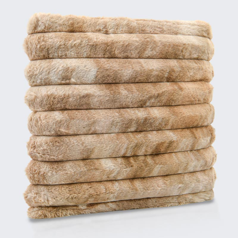 Coussin 'Stripes' imitation fourrure beige