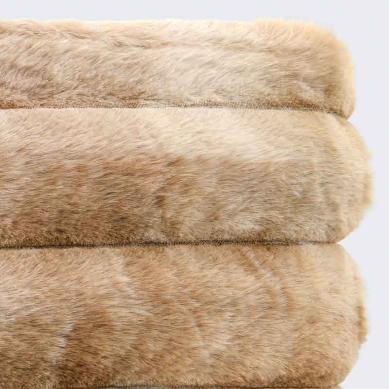 Coussin 'Stripes' imitation fourrure beige