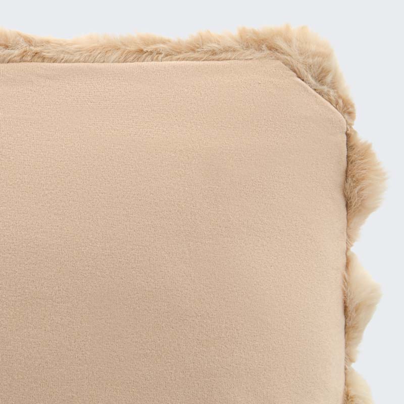 Coussin 'Stripes' imitation fourrure beige