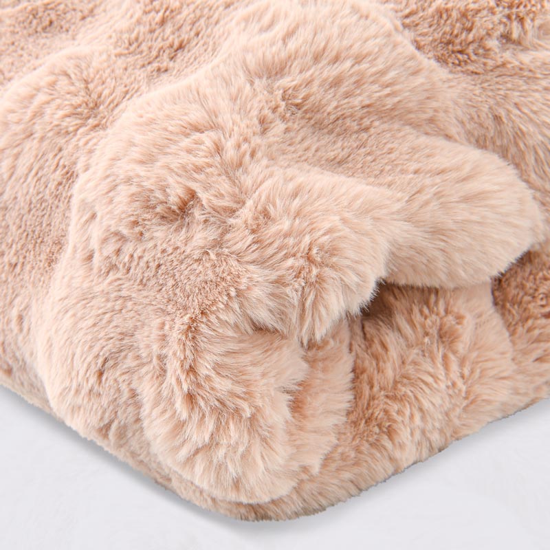 Plaid 'Louve' imitation fourrure rose