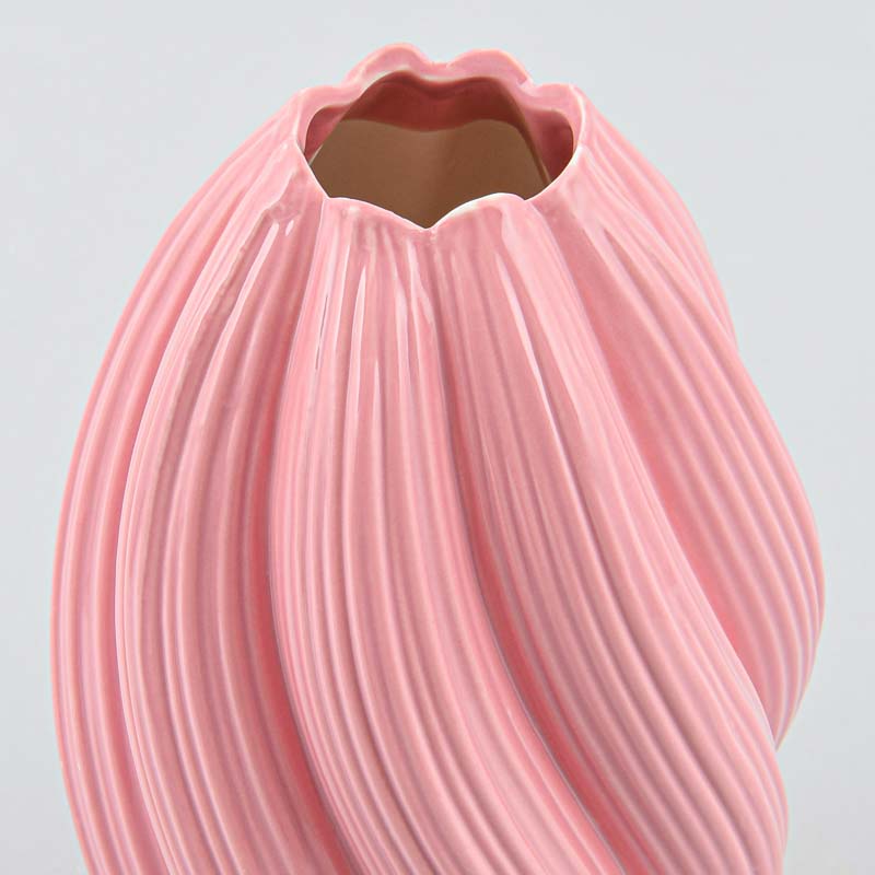 Vase torsadé rose
