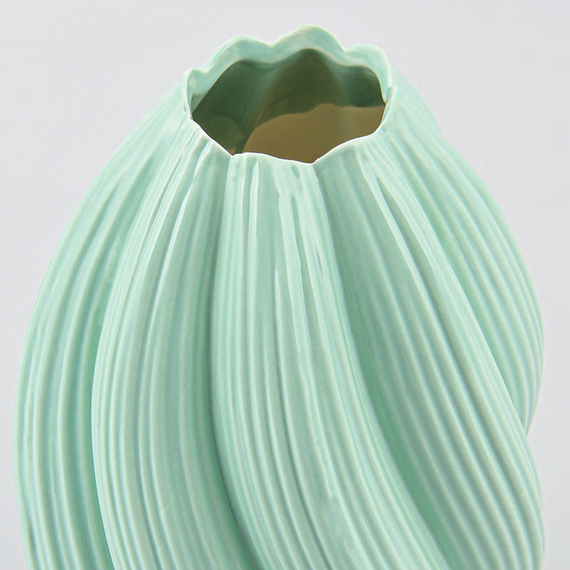 Vase torsadé vert