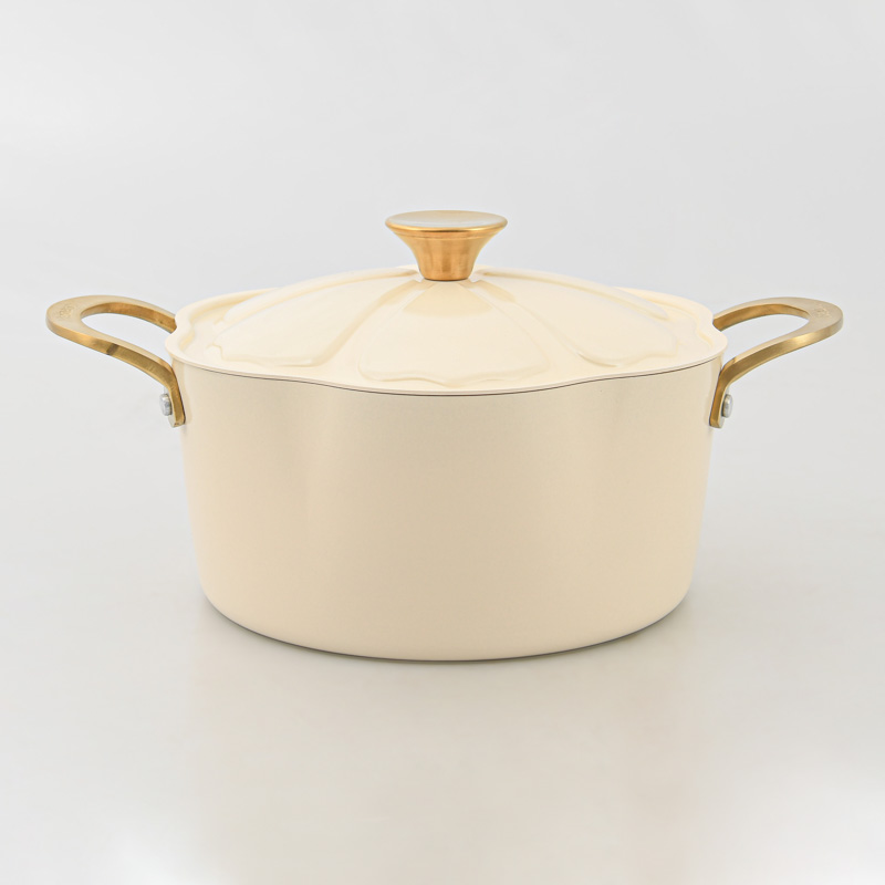 Faitout 'Dahlia' 24cm beige de chez Menastyl 