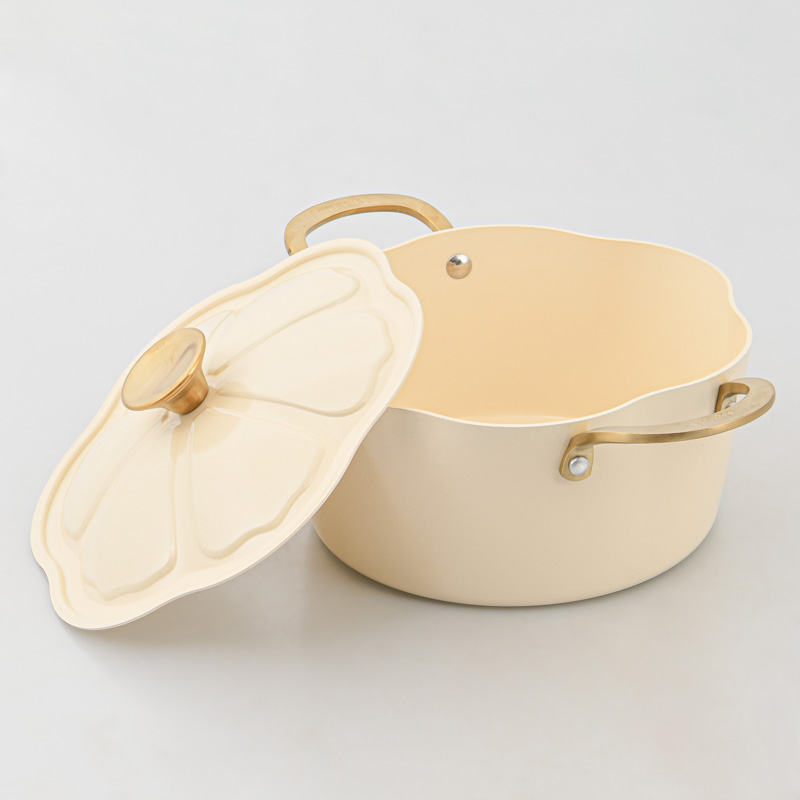 Faitout 'Dahlia' 24cm beige de chez Menastyl 