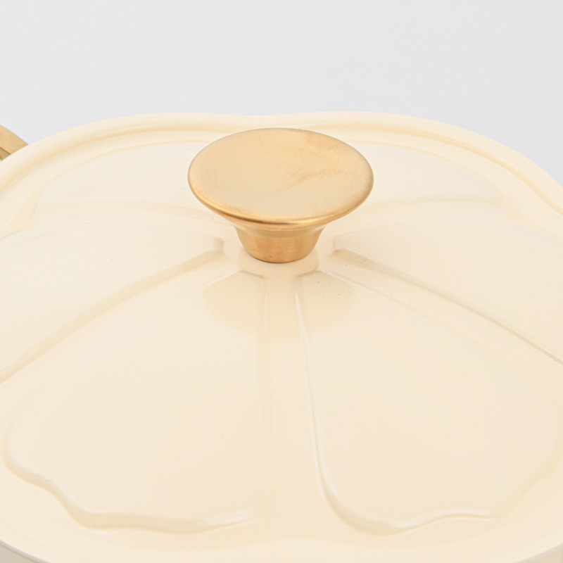 Faitout 'Dahlia' 24cm beige de chez Menastyl 