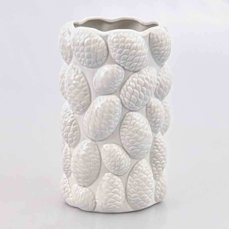 Vase pommes de pin 'Coeur d'Automne' blanc