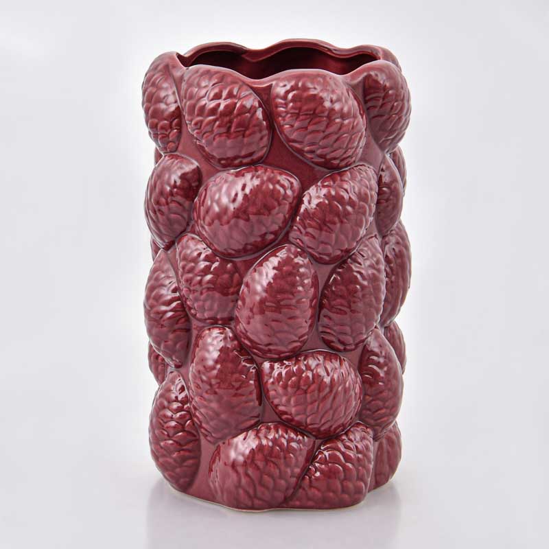 Vase pommes de pin 'Coeur d'Automne' bordeaux