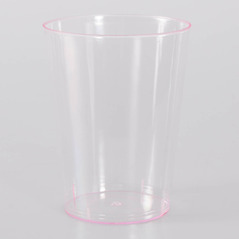 Verre en plastique vieux rose