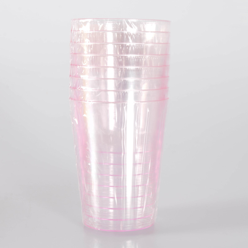 Verre en plastique vieux rose