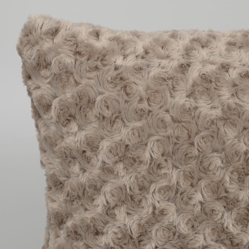 Coussin imitation fourrure taupe 'Rosella'