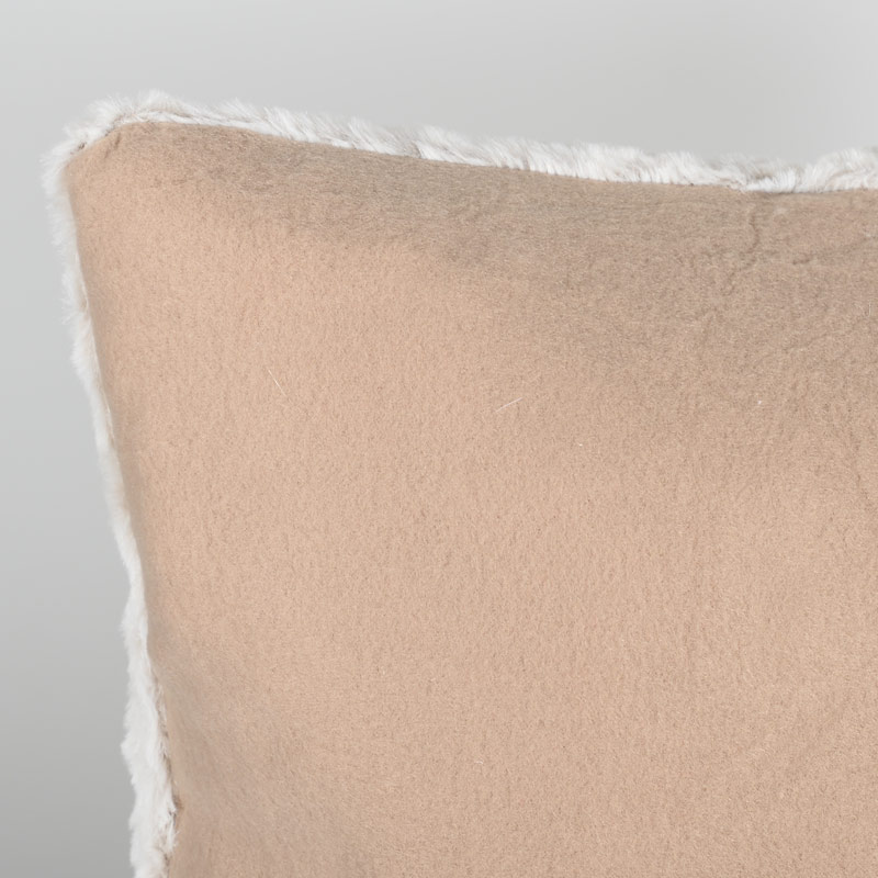 Coussin imitation fourrure 'Cottage'