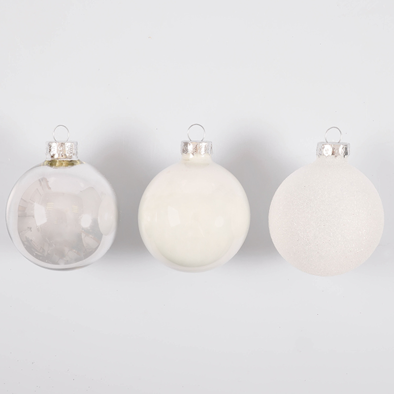 12 boules blanches