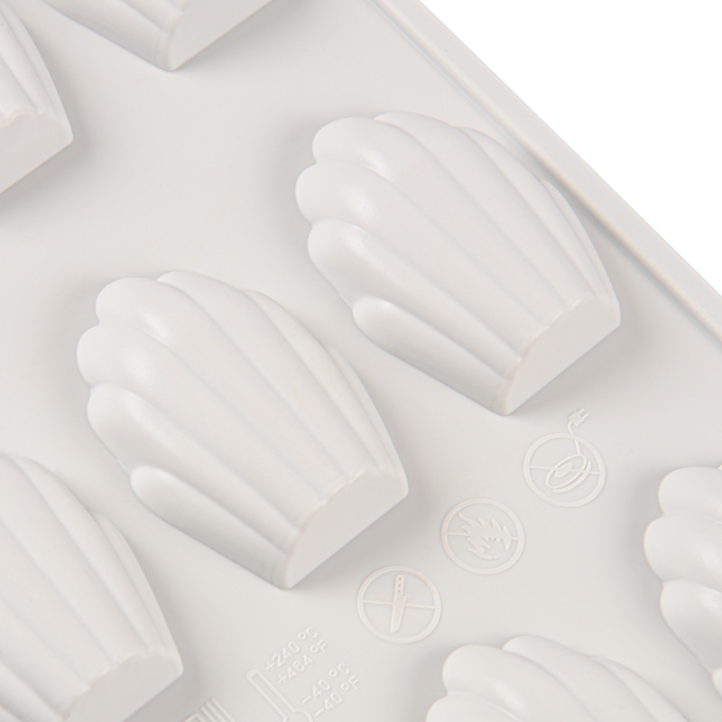 Moules à madeleines