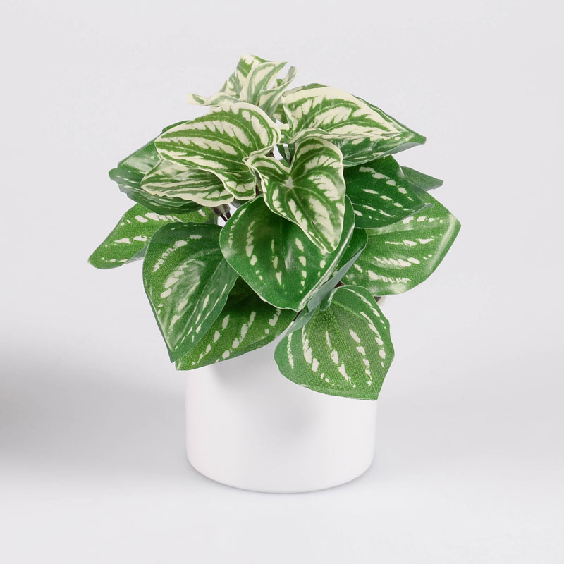 Pot avec plante artificielle