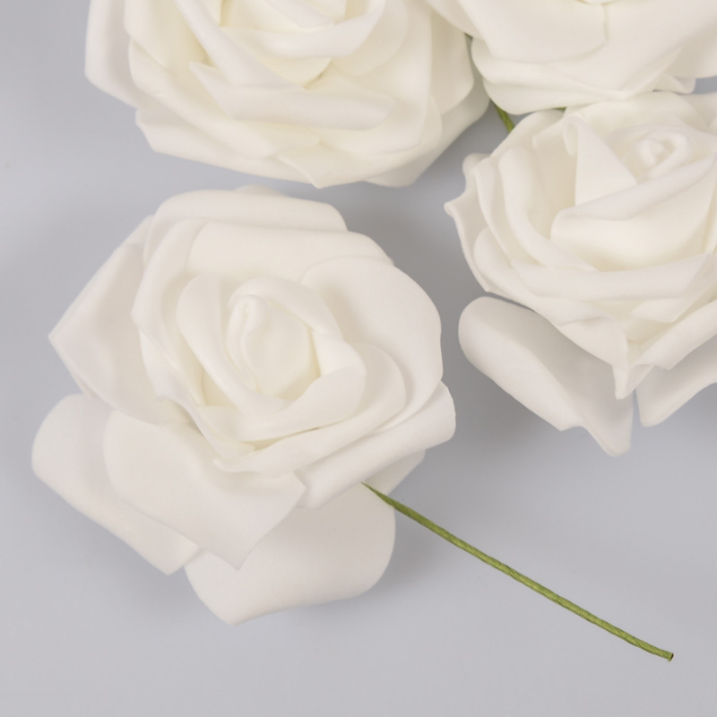 6 fleurs blanches 8cm