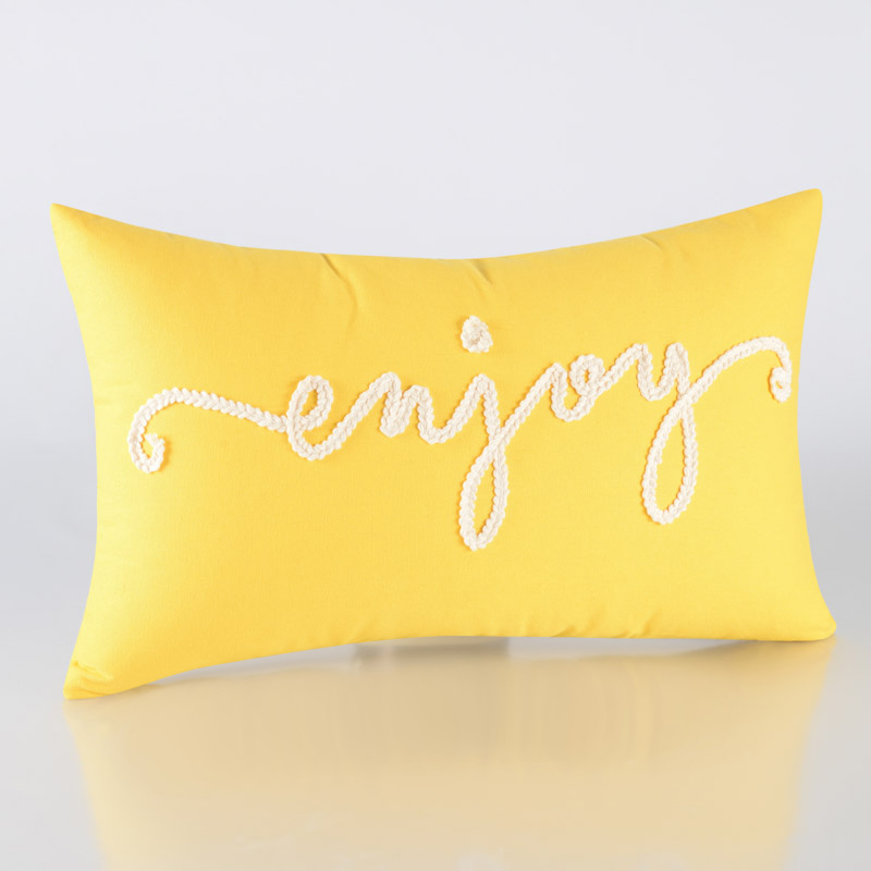 Coussin broderie 'Enjoy'