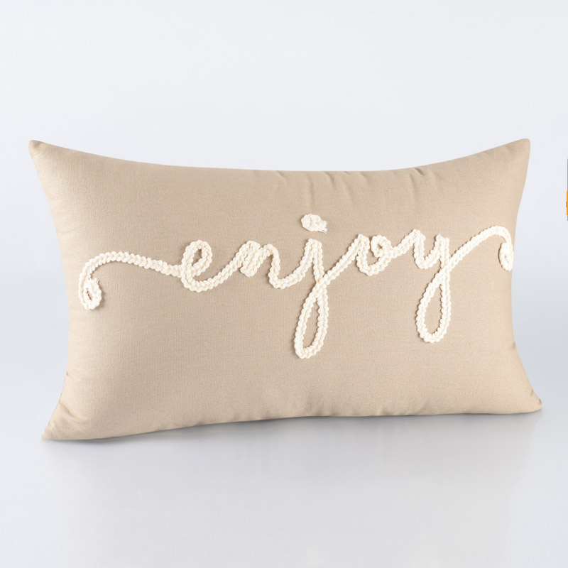 Coussin broderie 'Enjoy'