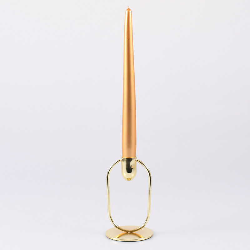 Bougeoir doré pour bougie flambeau