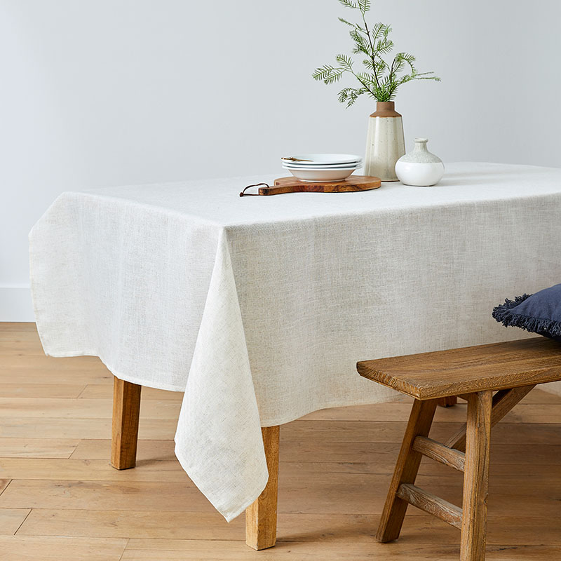 Nappe D.180cm blanche jetable opaque, habillez vos tables de fêtes