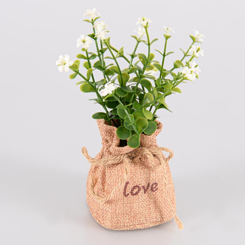 Plante artificielle dans pot