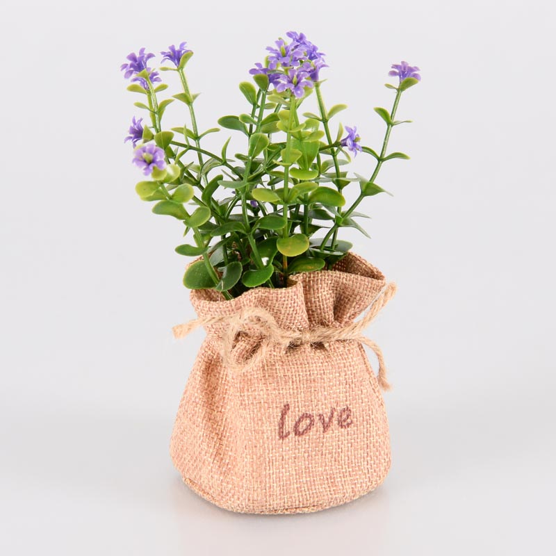 Plante artificielle dans pot