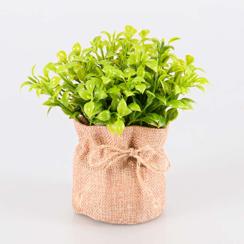 Plante artificielle dans pot