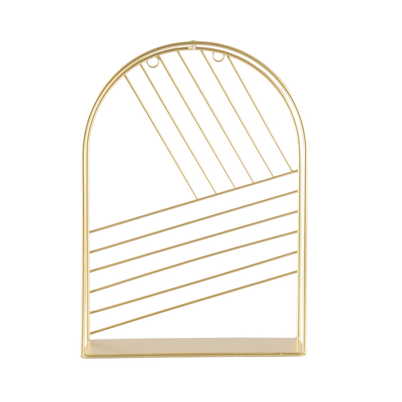 Étagère graphique dorée