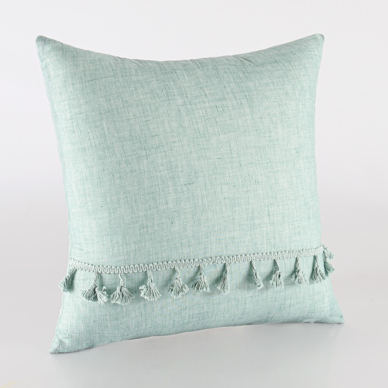 Coussin avec pompons 'Camille' bleu
