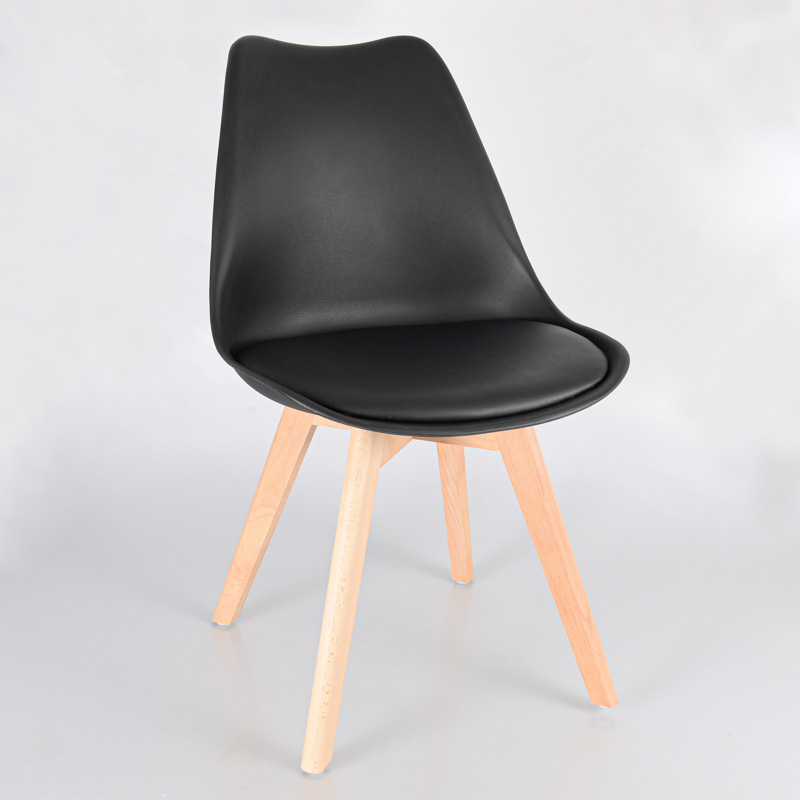 Chaise scandinave 'Suzy' noir pieds hêtre