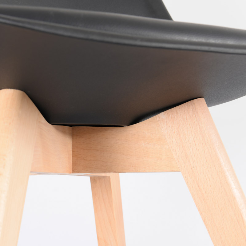 Chaise scandinave 'Suzy' noir pieds hêtre