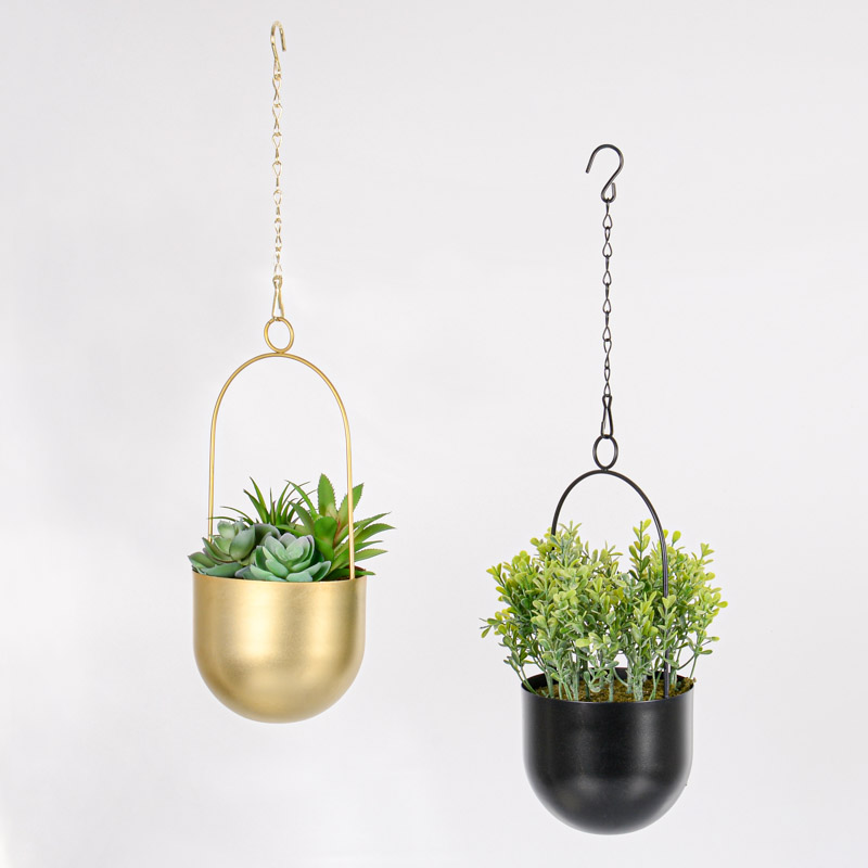 Plante artificielle dans pot