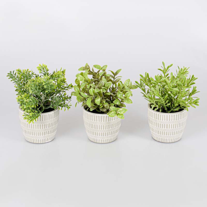 Plante artificielle dans pot