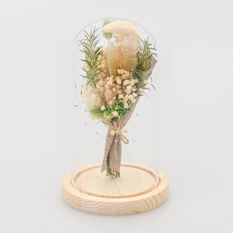 Fleurs séchées sous globe