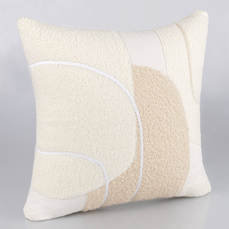 Coussin tufté brodé 'Valentina' écru et beige