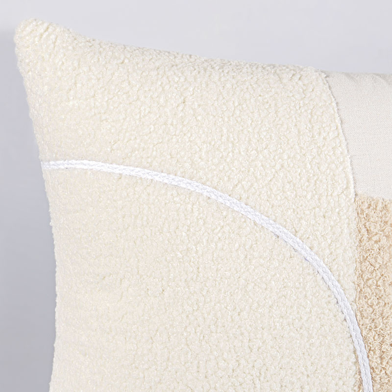 Coussin tufté brodé 'Valentina' écru et beige