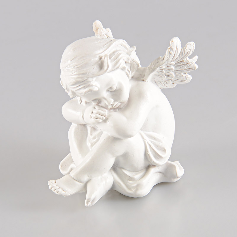Figurine d'un ange assis blanc