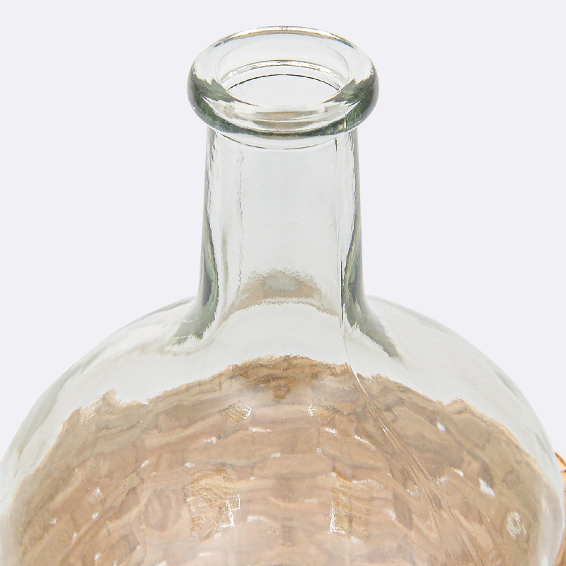 Vase avec tressage transparent