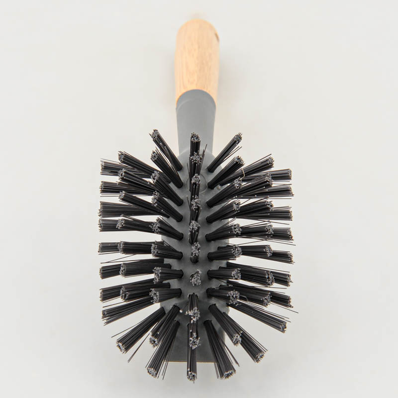Brosse avec manche grise