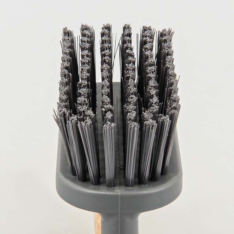 Brosse avec poignée grise