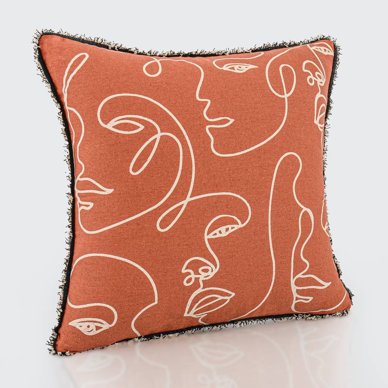 Coussin imprimé 'Visages' terracotta et écru