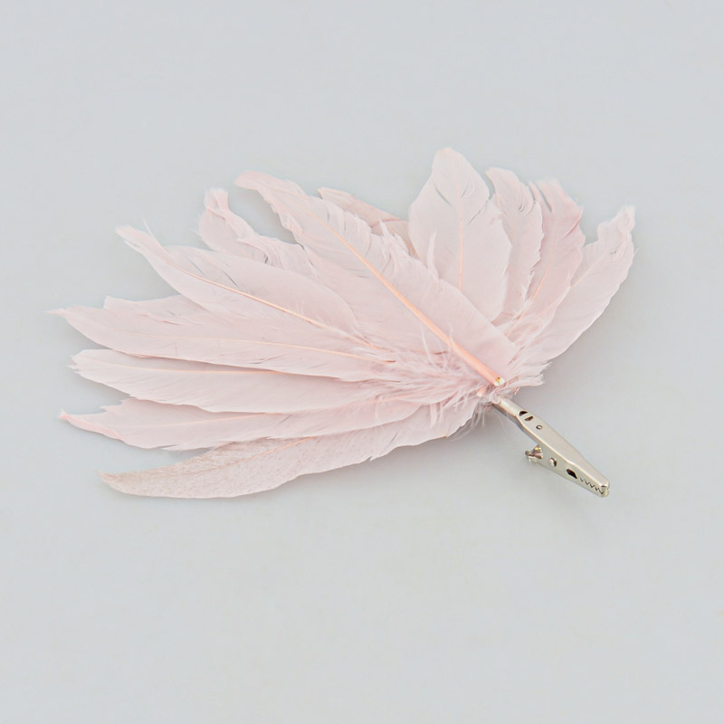 Plume rose avec pince 