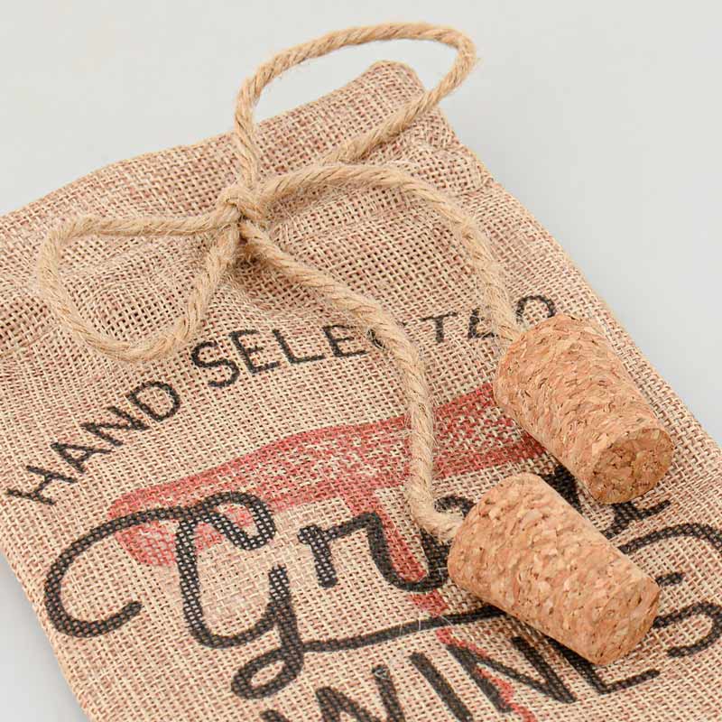 Etui à bouteille avec bouchons