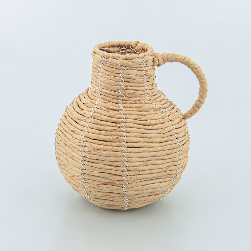 Vase en papier tressé avec anse