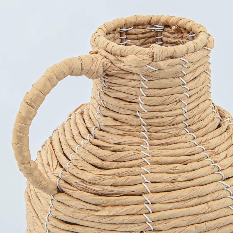 Vase en papier tressé avec anse
