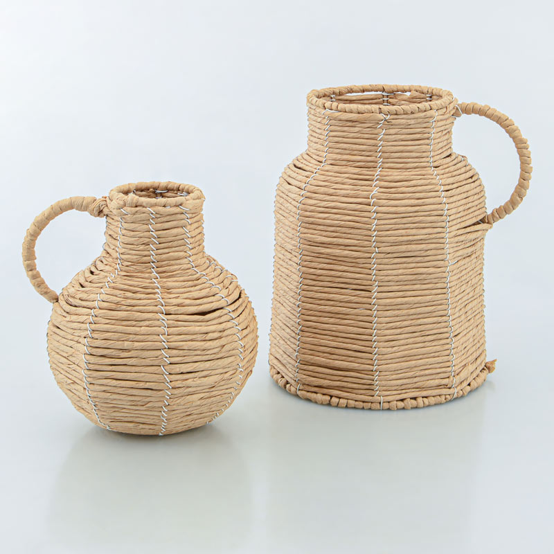 Vase en papier tressé avec anse