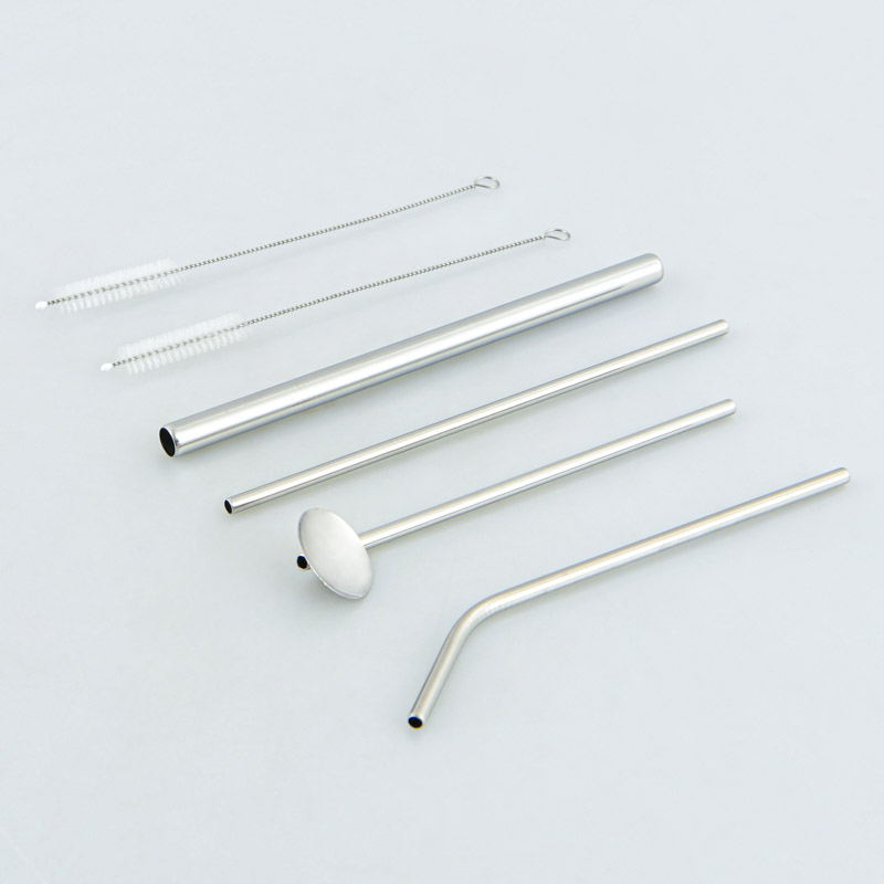 Lot de 3 pailles, cuillère et goupillons 