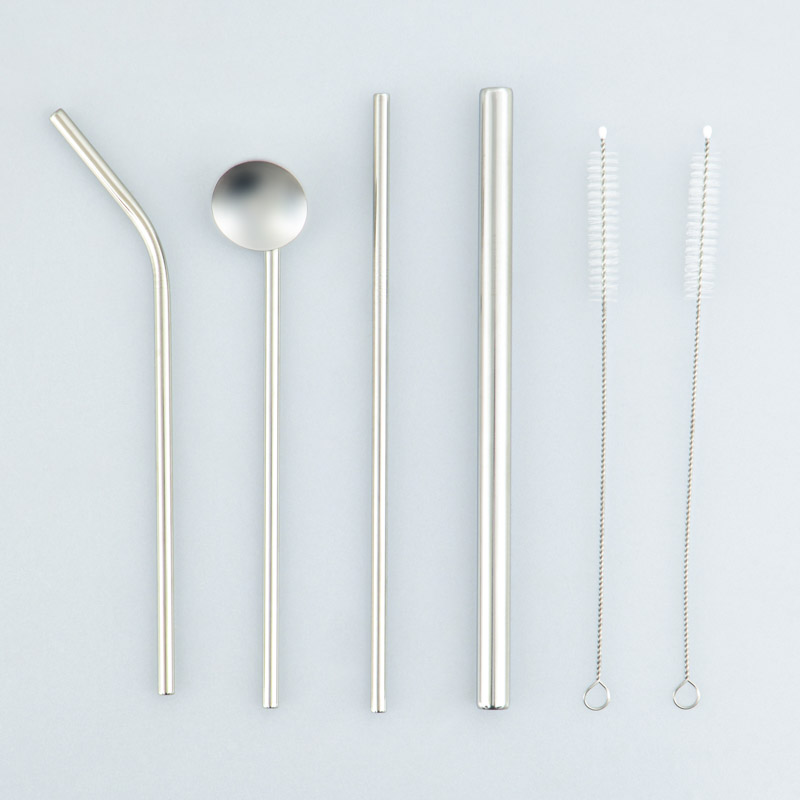Lot de 3 pailles, cuillère et goupillons 